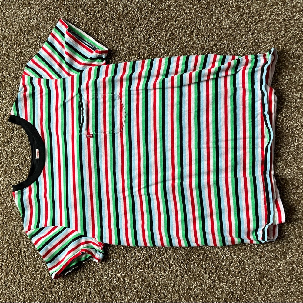 Womens medium Levi pocket tee
